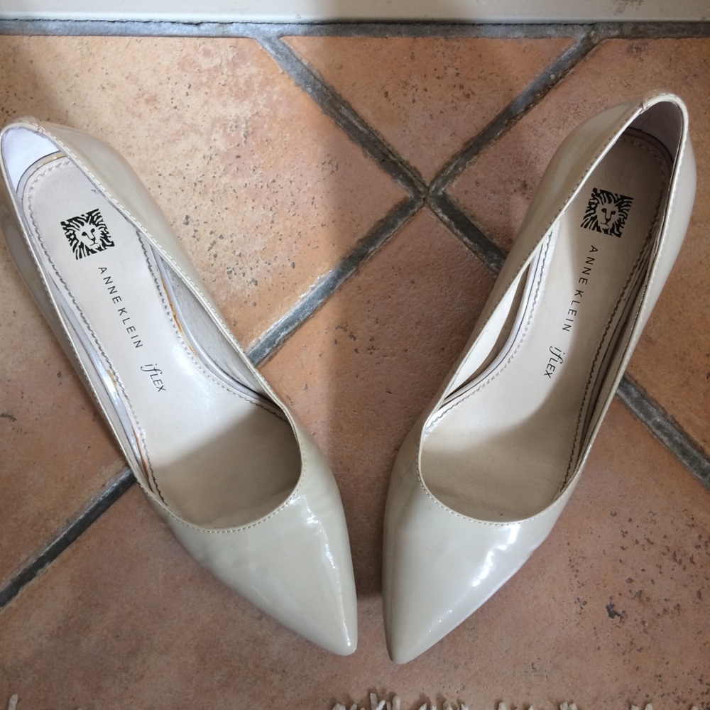Anne Klein Nude Pump